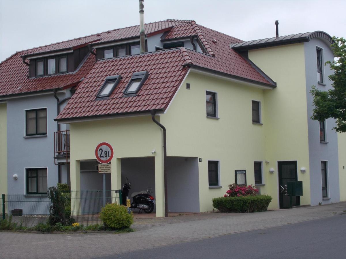 Apartment 10 *